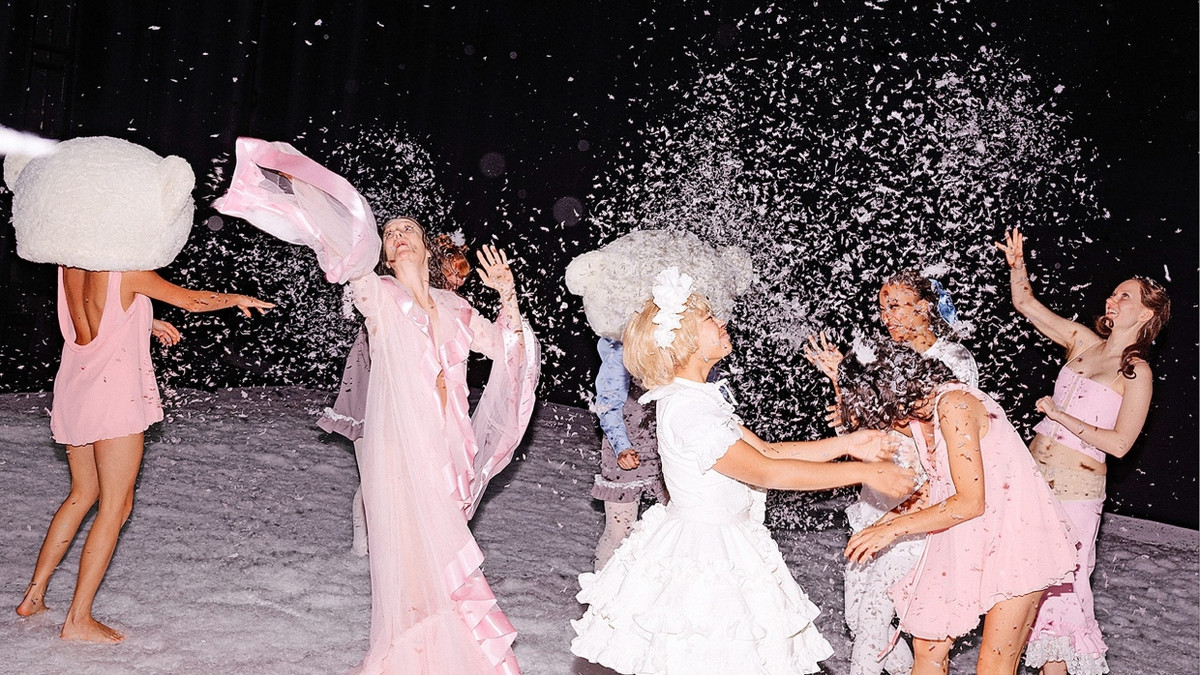 Theater in Freiburg: Vom It-Girl geträumt, als Mitläuferin aufgewacht