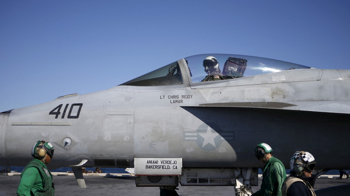 Südchinesisches Meer: US-Kampfjet und Helikopter stürzen am selben Nachmittag ab Südchinesisches Meer: US-Kampfjet und Helikopter stürzen am selben Nachmittag ab