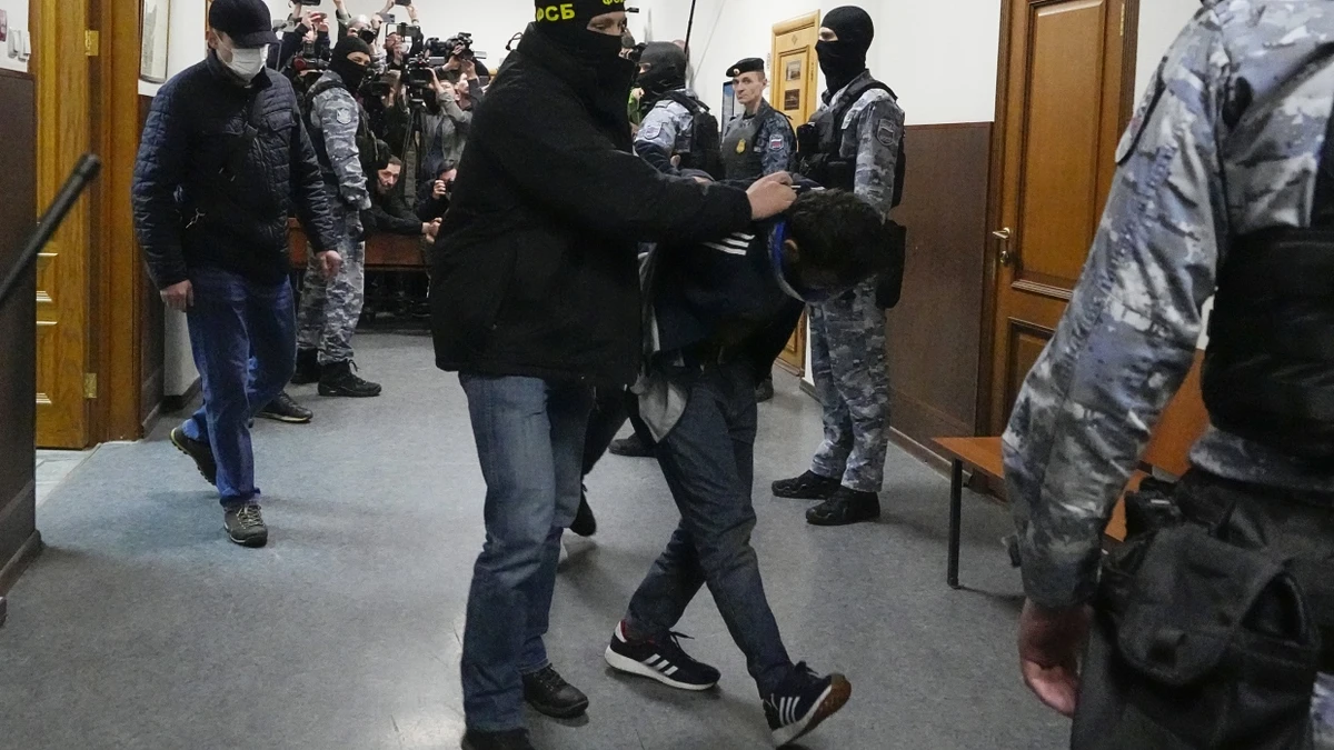 Der FSB greift durch: Attentäter des Anschlags auf die „Crocus City Hall“ wiesen im Gerichtssaal deutliche Folterspuren auf - AP