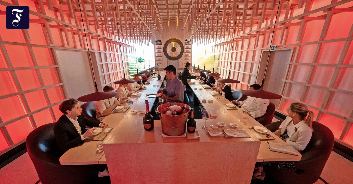 Einzigartiges-Restaurant-Einmal-Weltall-und-zur-ck