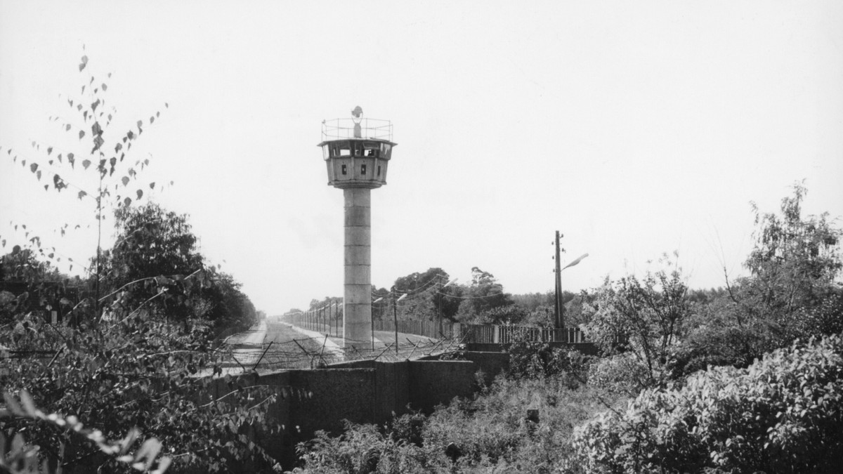 Nonkonforme Insel Kleinmachnow: Nackt im Garten in den Pool, Akte bei der Stasi Nonkonforme Insel Kleinmachnow: Nackt im Garten in den Pool, Akte bei der Stasi
