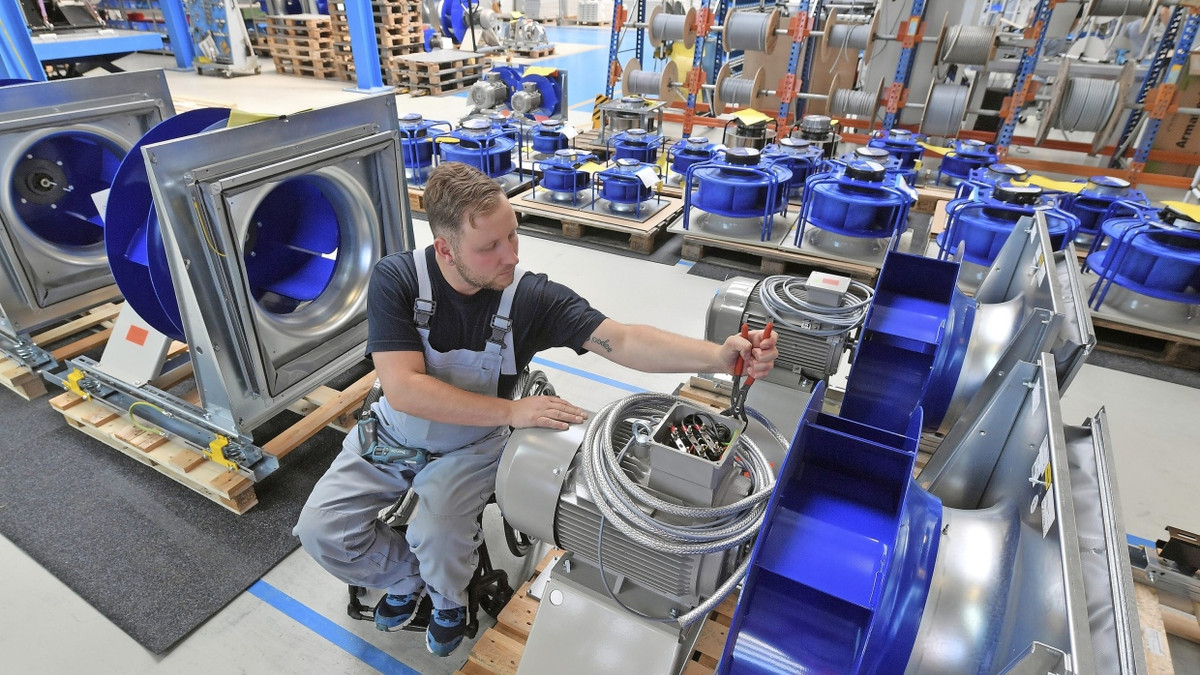 Montage in einem der Werke der Fläkt Group aus Herne. Triton verkauft das Unternehmen gerade an Samsung. - Picture Alliance