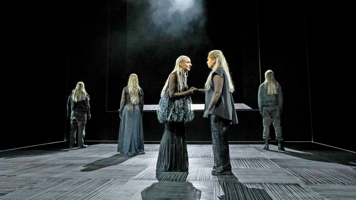 „Antigone“ in Frankfurt: Wenn die Welt zerbröselt