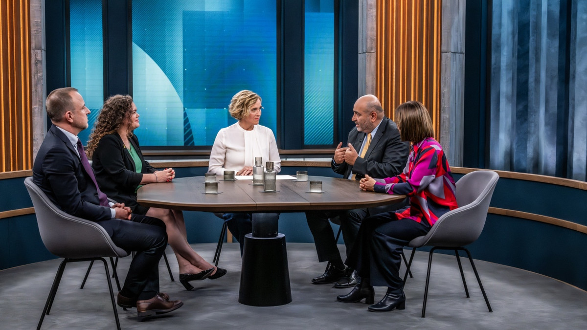 Caren Miosga mit ihren Gästen: Omid Nouripour (B90/Die Gruenen), Jenny Havemann, Peter R. Neumann und Anna Sauerbrey. - ARD/ Claudius Pflug