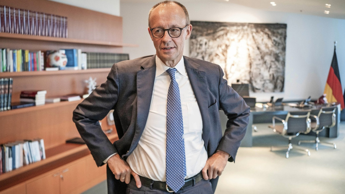 Merz am 15. Oktober im Bundeskanzleramt, im Hintergrund ein Werk von Anselm Kiefer. - Daniel Pilar