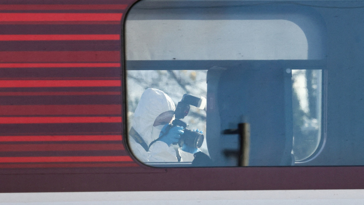 Messerangriff in England: Tatverdächtiger nach Messerattacke im Zug angeklagt