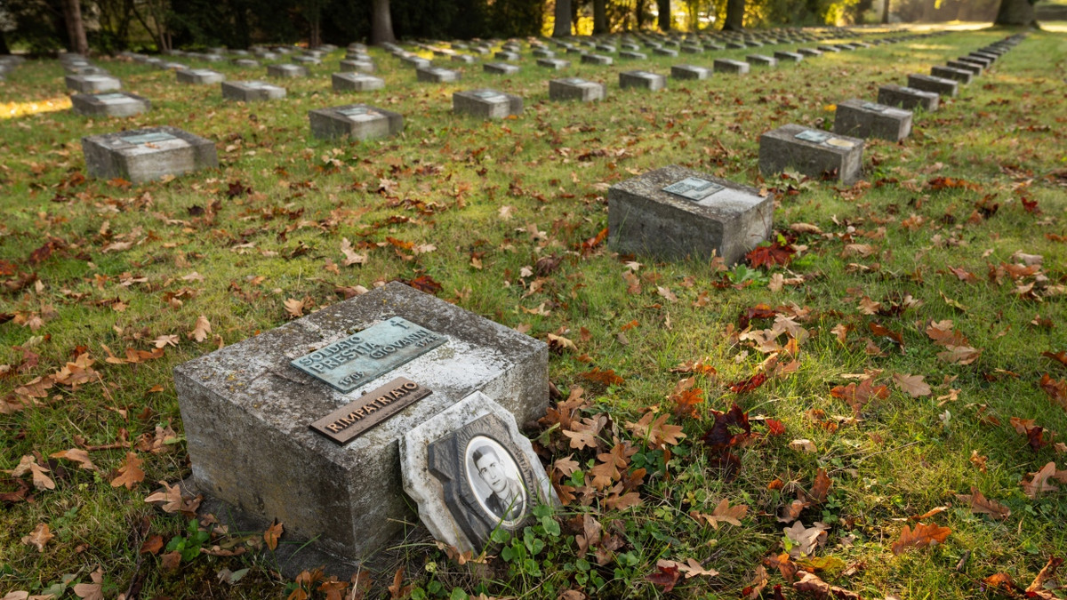 Das Grab eines eines 1945 gefallenen Italieners auf dem Cimitero di Guerra Italiano, dem Ehrenfriedhof für italienische Kriegsopfer auf dem Gelände des Friedhofs Westhausen. - Frank Röth