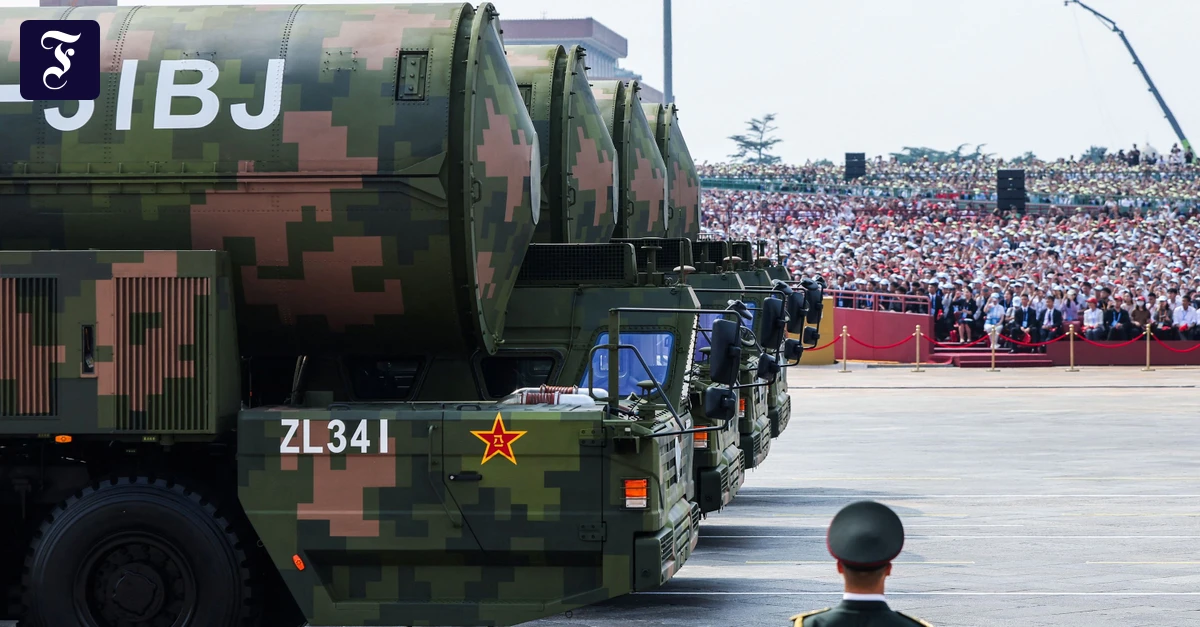 China zeigt ICBMs mit US-Reichweite