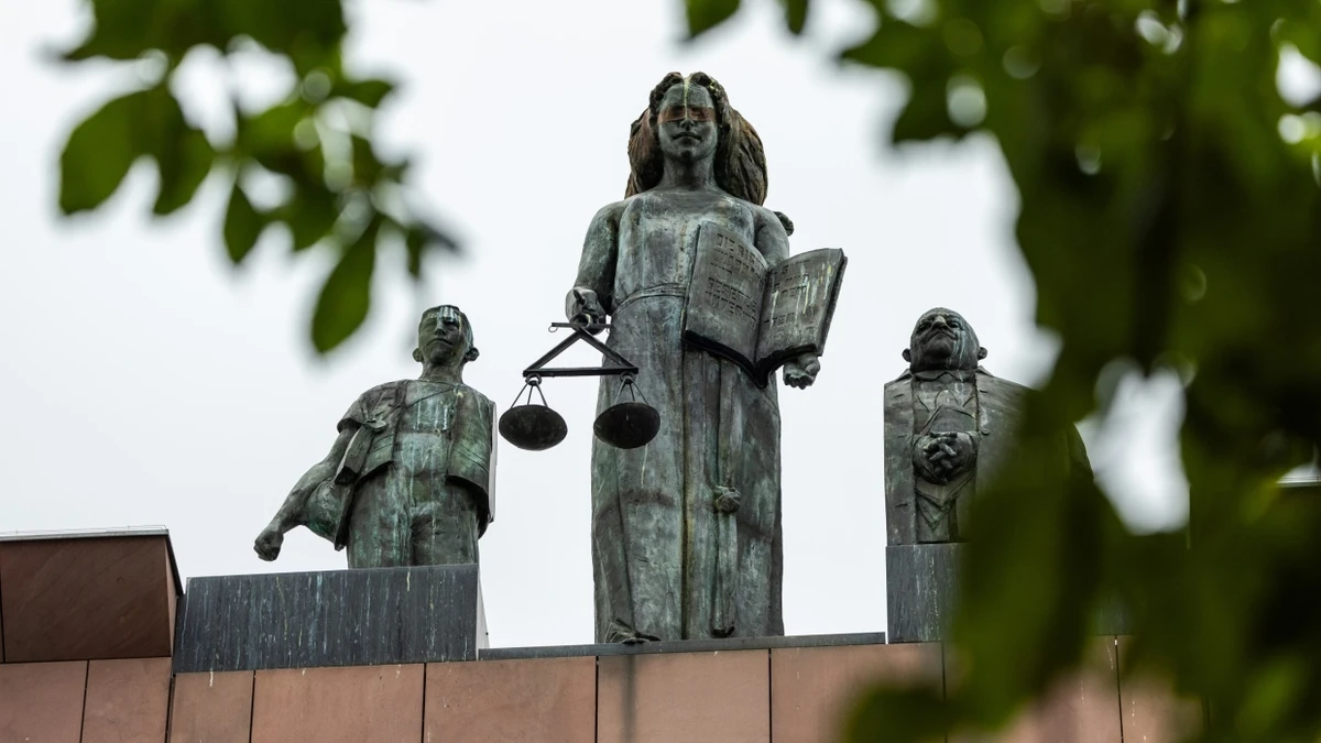 Abwägungssache: Die Richter müssen entscheiden, ob sie einen mutmaßlichen Messerangreifer für schuldfähig halten oder nicht. - Lucas Bäuml