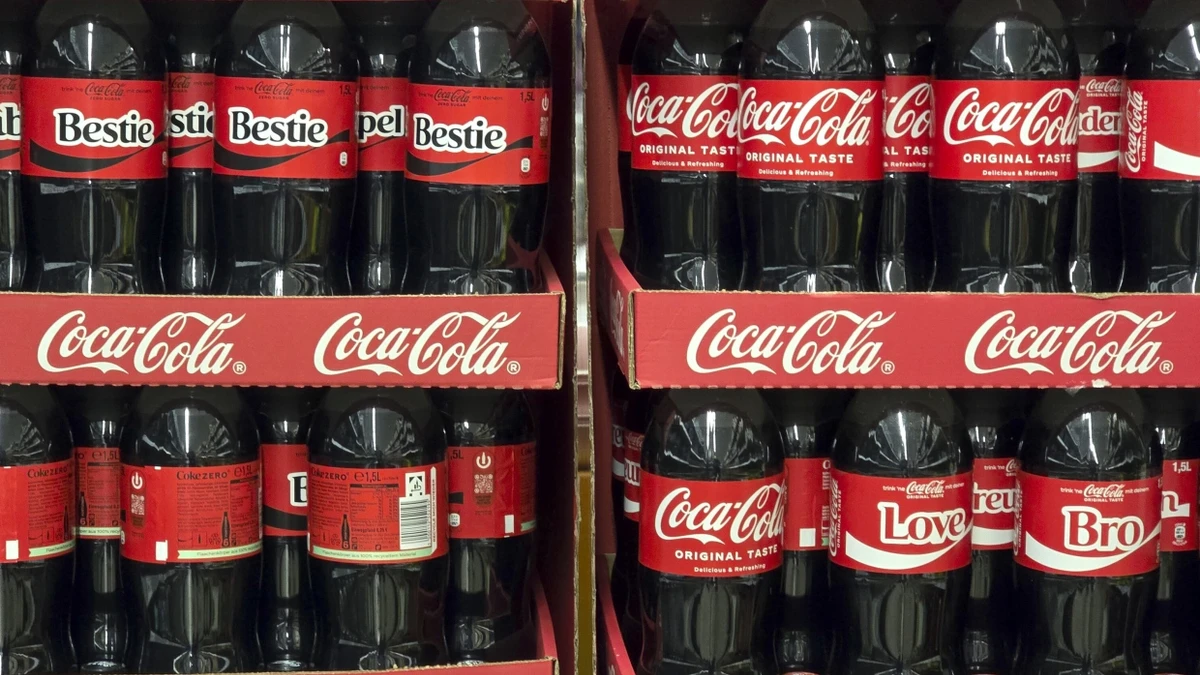 Coca-Cola: Das US-Unternehmen lässt schon seit fast 100 Jahren in Deutschland produzieren – und wirbt auch damit. - Picture Alliance