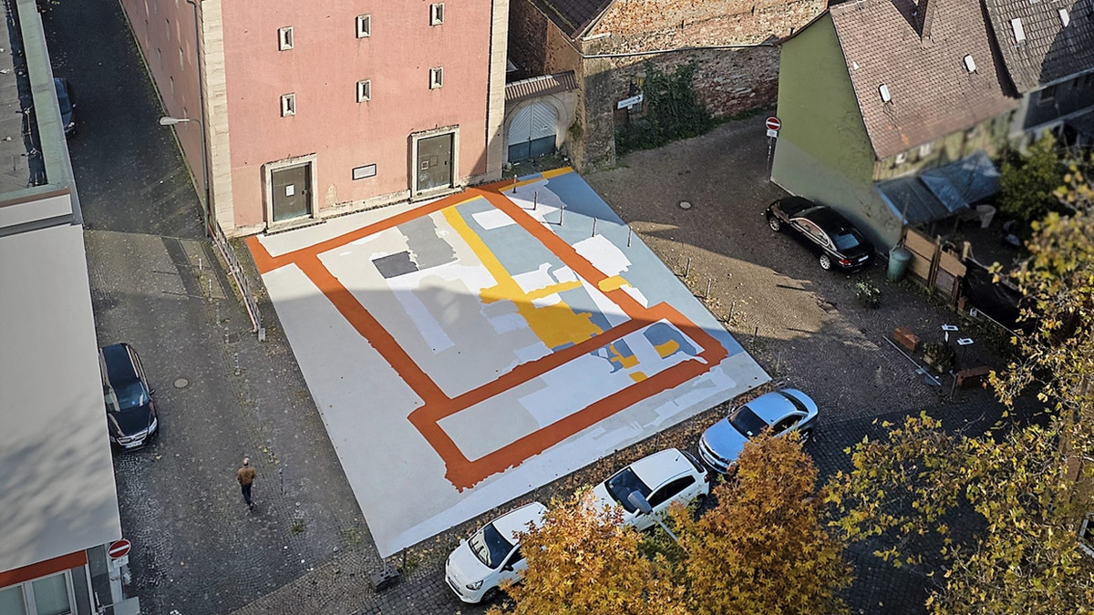 Gedenken in Höchst: Markierungen am Boden erinnern an zerstörte Synagoge