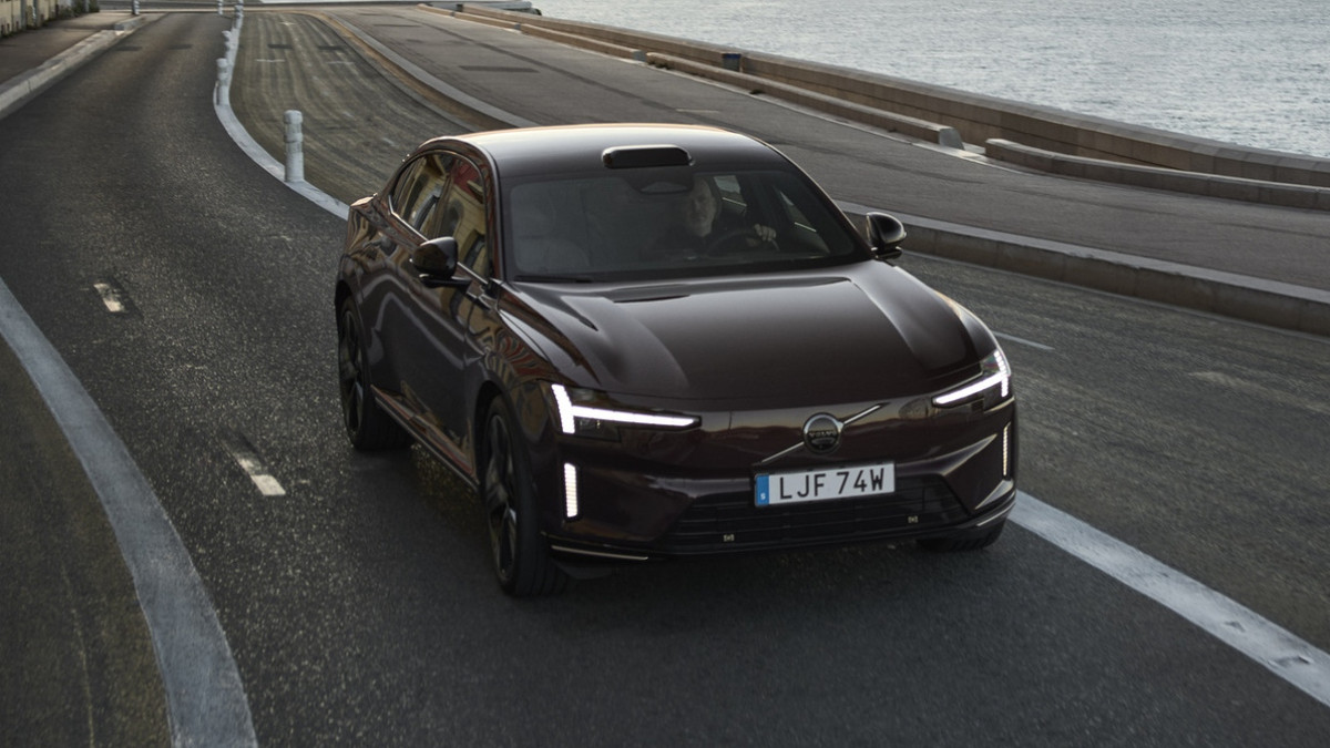 Der ES 90 ist der erste Volvo, der ein 800-Volt-Bordnetz besitzt. - Video