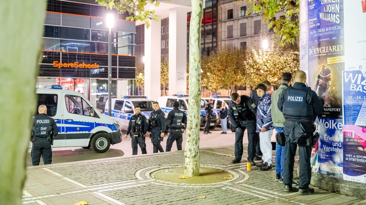 Frankfurter Innenstadt: „Verpisst Euch, Ihr Bullen“ Frankfurter Innenstadt: „Verpisst Euch, Ihr Bullen“