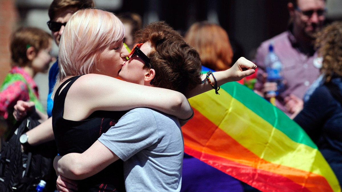 Liebe und Zweifel: Wer ist unsichtbar bisexuell?