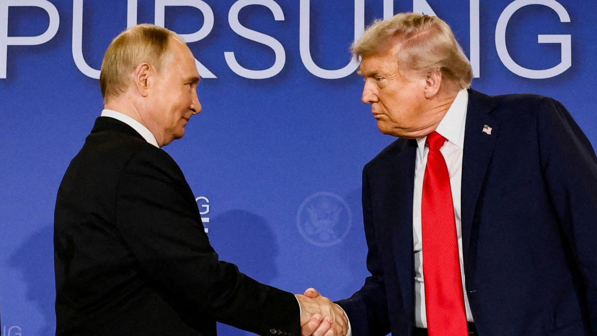 Wollen am Donnerstag telefonieren: Donald Trump und Wladimir Putin, hier am 15. August 2025 in Anchorage - Reuters