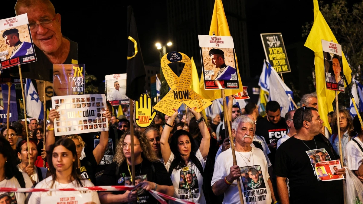 Demonstranten in Jerusalem fordern die sofortige Freilassung der von der Terrororganisation Hamas verschleppten Geiseln. - Reuters