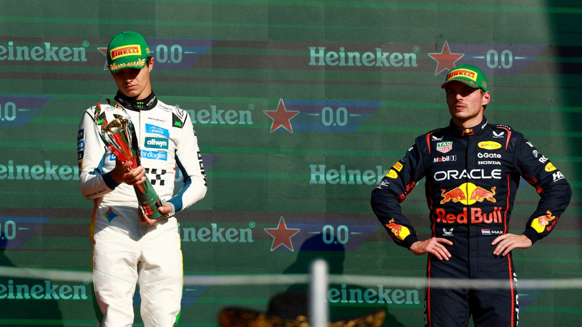Da lauert einer auf Fehler: Lando Norris gewinnt, aber Max Verstappen (rechts) hat sich in eine angenehme Ausgangsposition gefahren. - Reuters