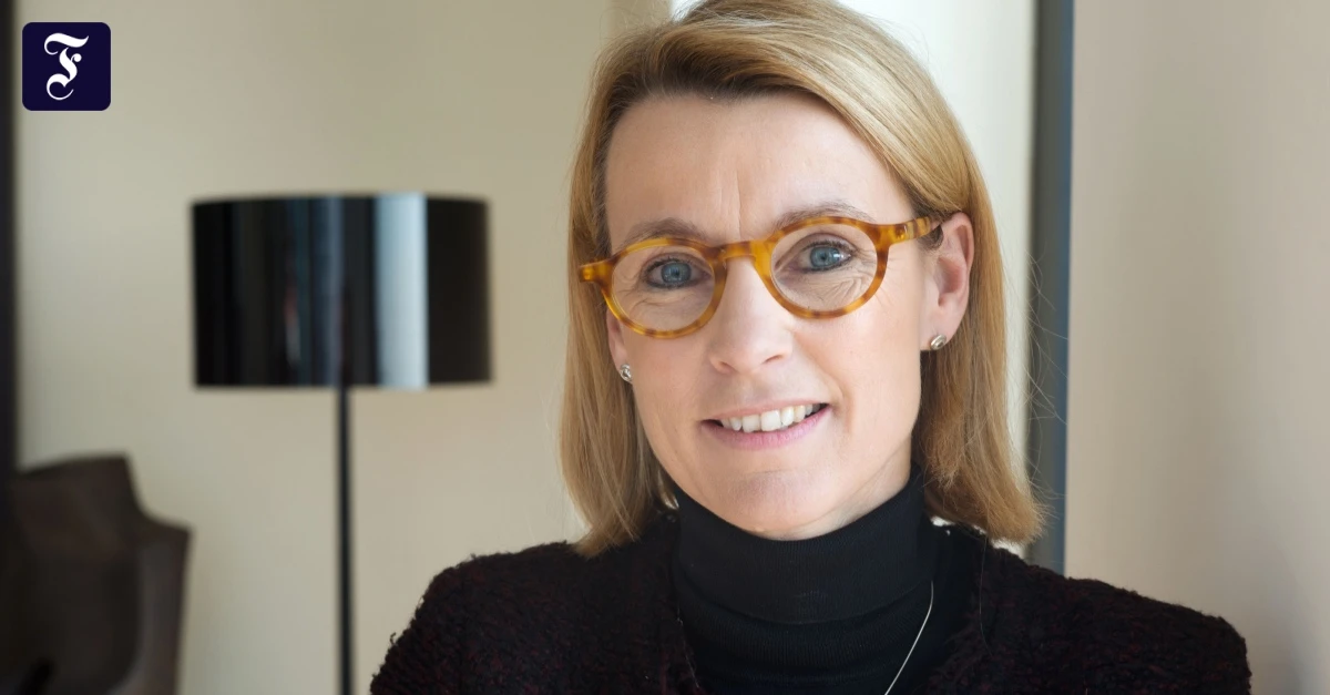 Neues von Finanzplatz: Dorothee Blessing steigt auf