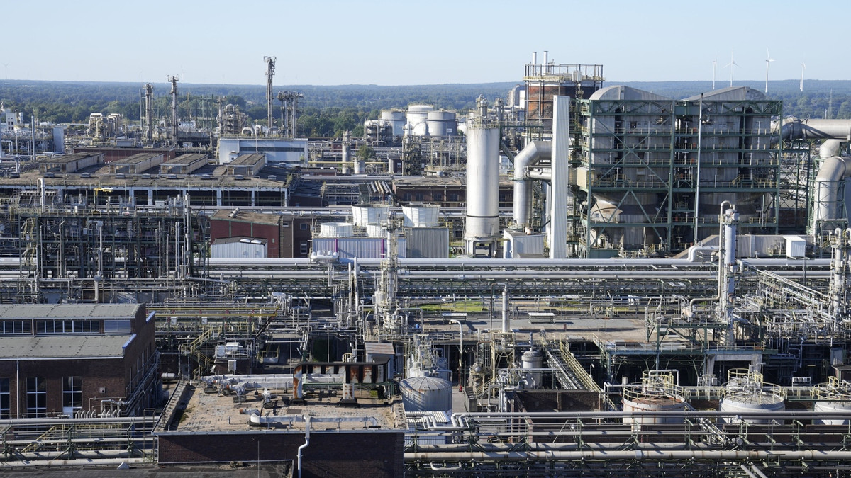 Evonik-Chef Kullmann: „Die CO2-Gebühr gefährdet 200.000 Industrie-Arbeitsplätze“
