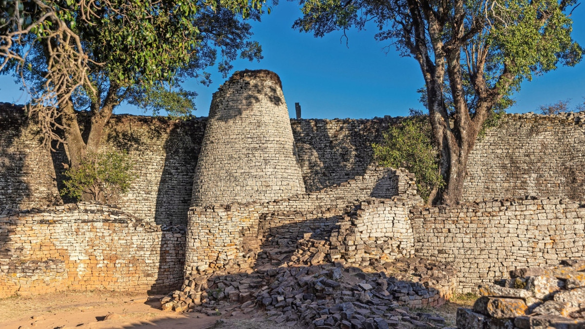 Afrikanische Architektur: Nicht nur Kunst, auch ganze Gebäude wurden verschleppt