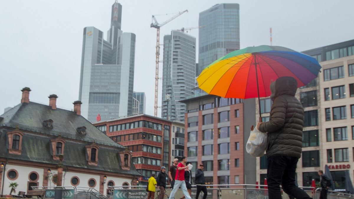 Die Menschen in Hessen sollten an ihre Regenschirme denken. - Bernd Kammerer