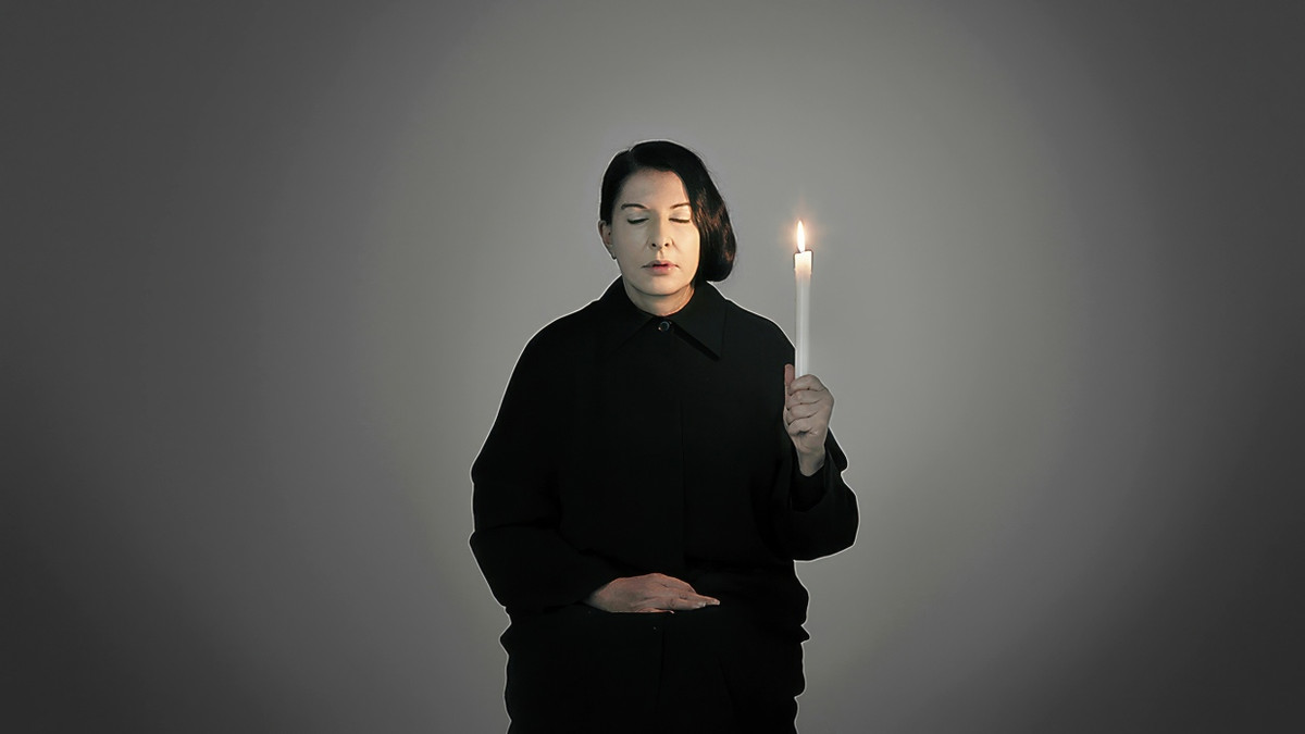Marina Abramović in Wien: Ihr Publikum quälte sie mit Messer, Schere und Dornen Marina Abramović in Wien: Ihr Publikum quälte sie mit Messer, Schere und Dornen