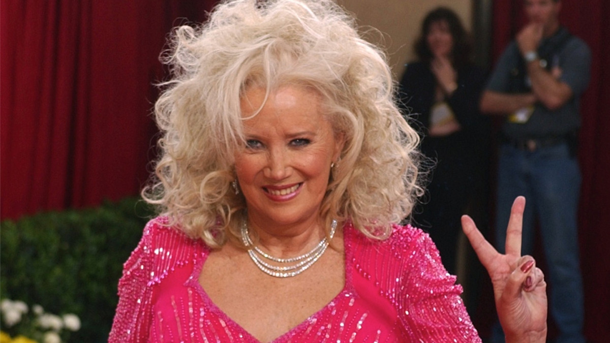 Oscar nominee Sally Kirkland dies