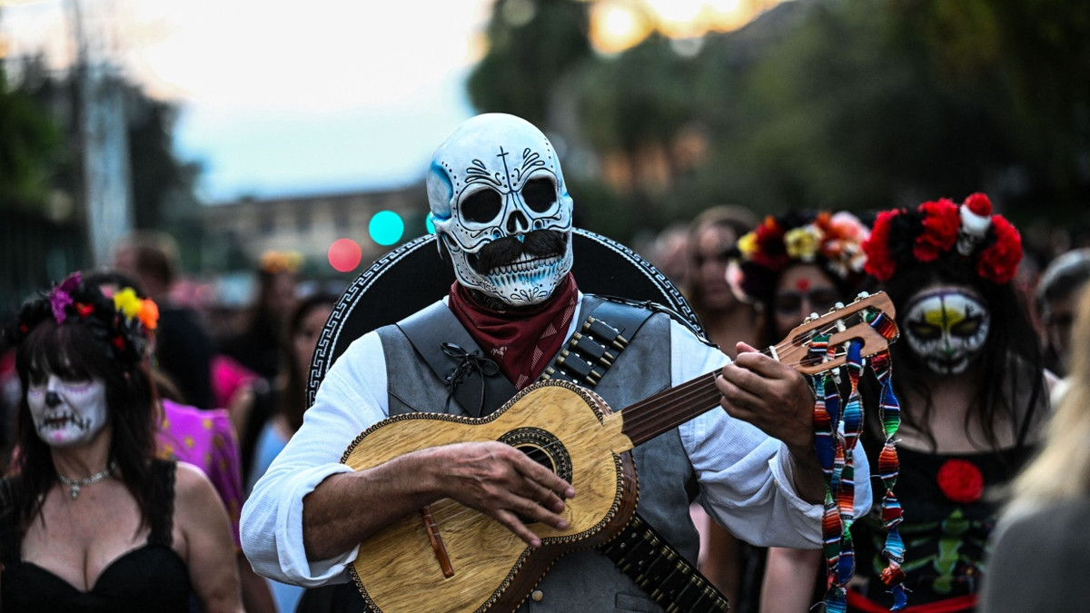 Día de los Muertos: 1,5 Millionen Menschen bei Parade in Mexiko-Stadt Día de los Muertos: 1,5 Millionen Menschen bei Parade in Mexiko-Stadt