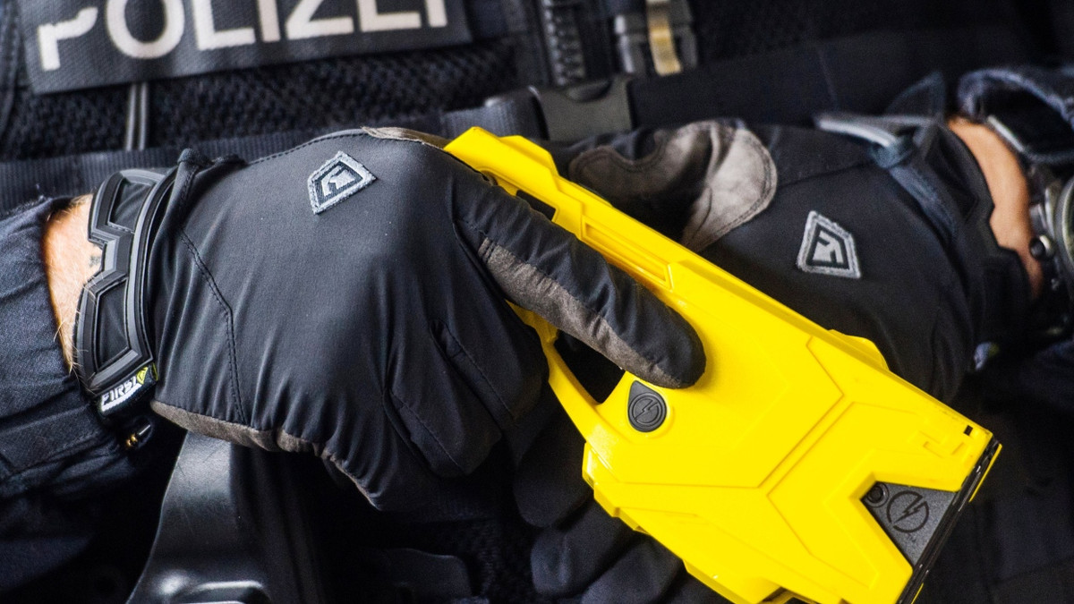 Liveblog Bundespolitik: Bundestag billigt Taser bei der Bundespolizei