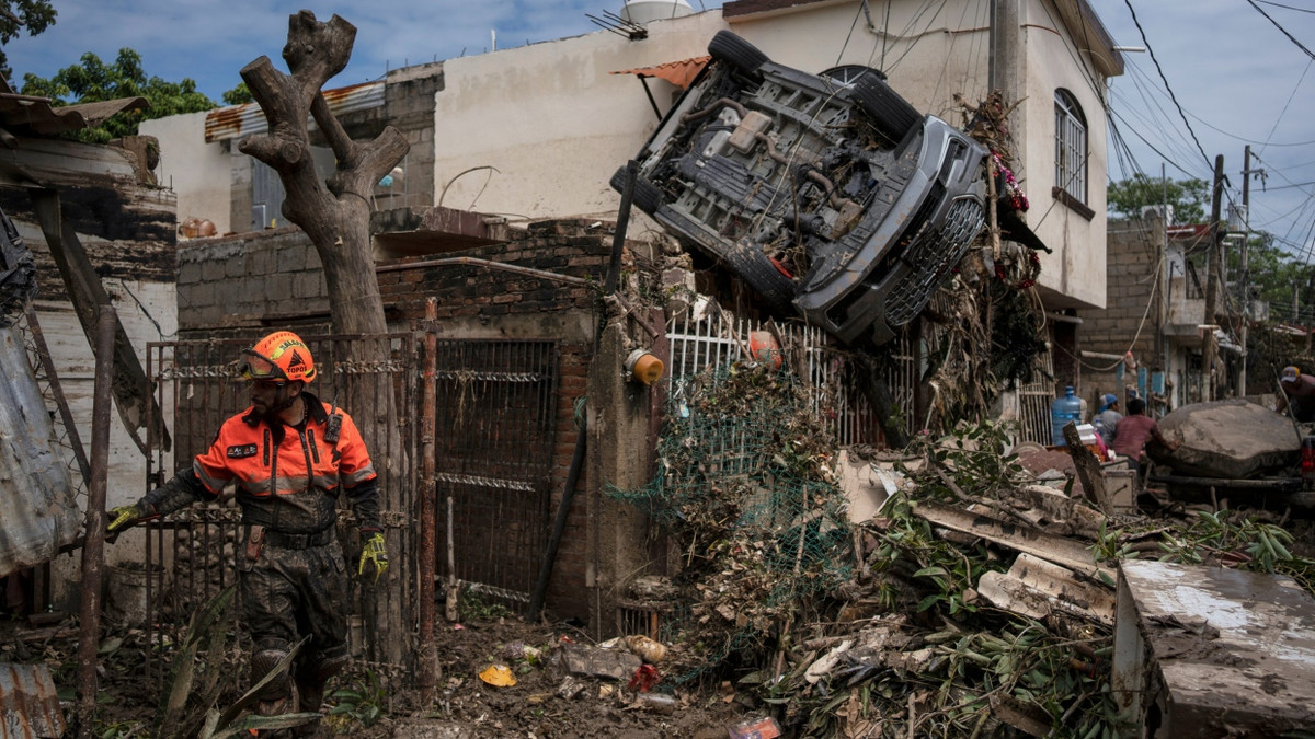 Venezuelan mine floods, fourteen dead