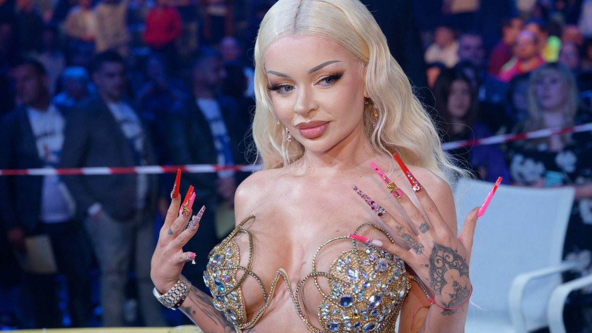 Polizei kam mit Ramme: Hausdurchsuchung bei Rapperin Katja Krasavice
