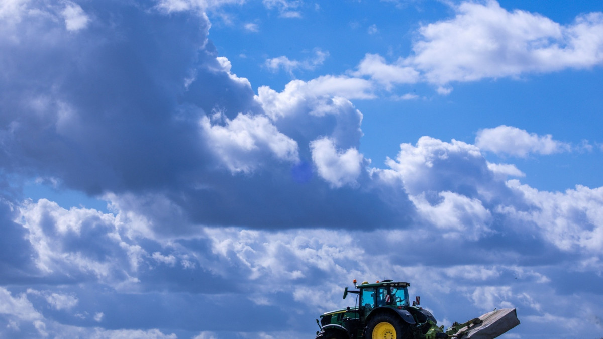 EU cuts rules, farmers win