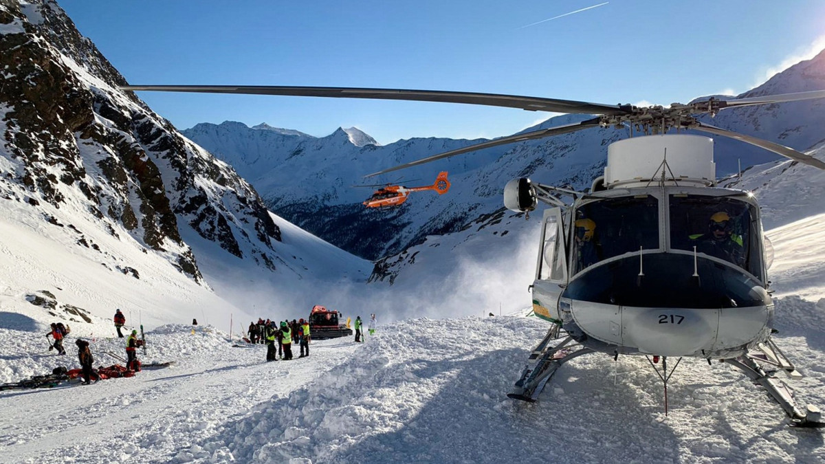 Eine Suchaktion von Rettungskräften nach einer Lawine in Südtirol im Jahr 2019. - dpa