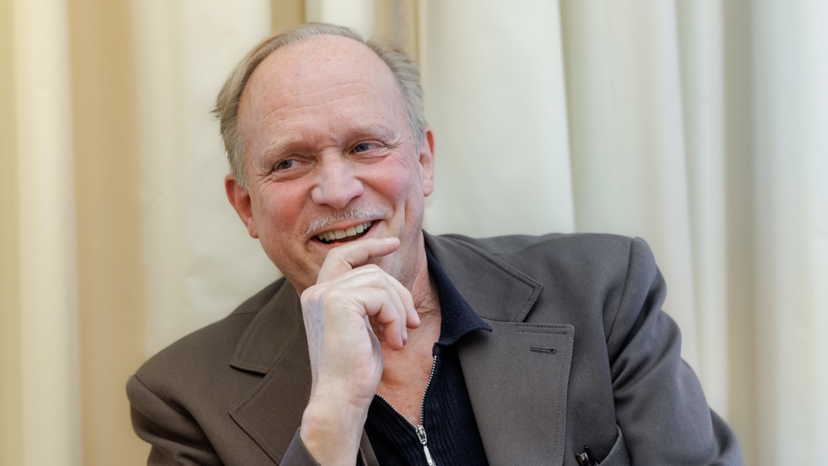 Interview mit Ulrich Tukur: „Ich mache weiter, bis ich umfalle“ Interview mit Ulrich Tukur: „Ich mache weiter, bis ich umfalle“