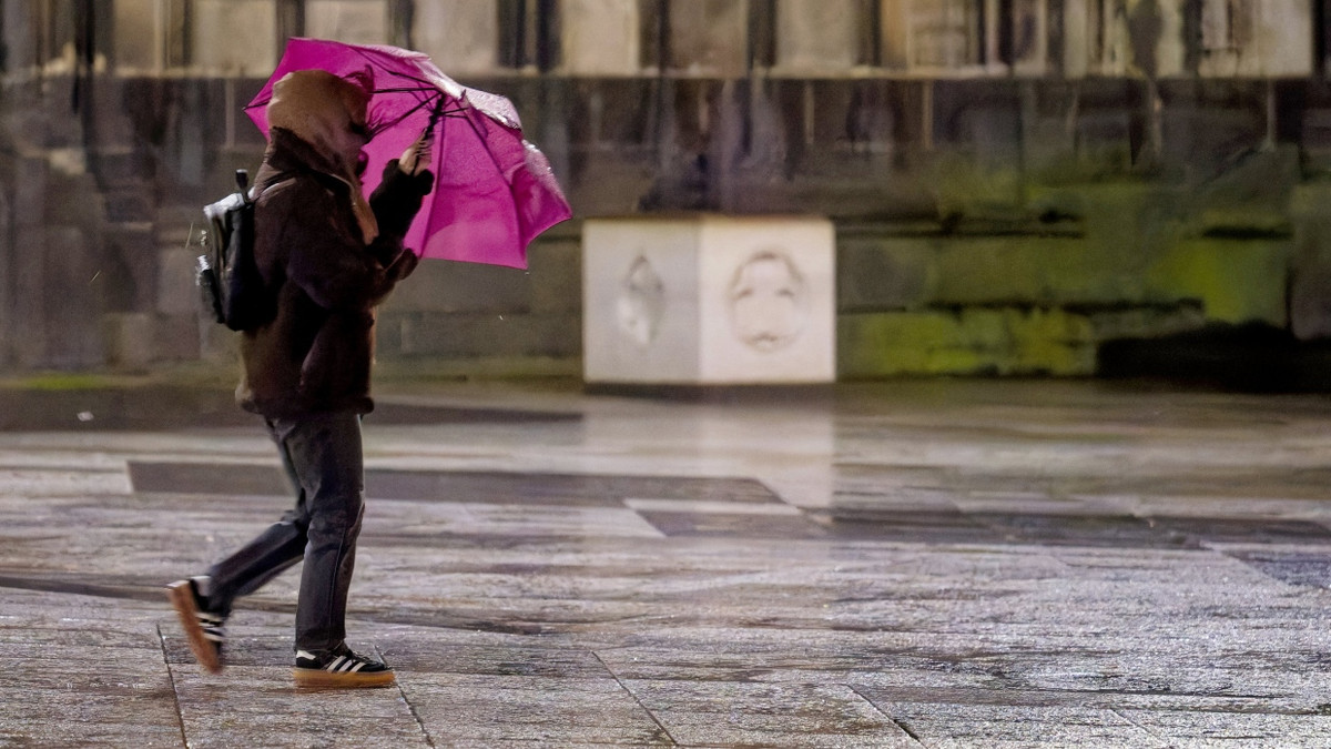 Der Herbst ist da: Der Deutsche Wetterdienst warnt vor stürmischen Tagen. - dpa