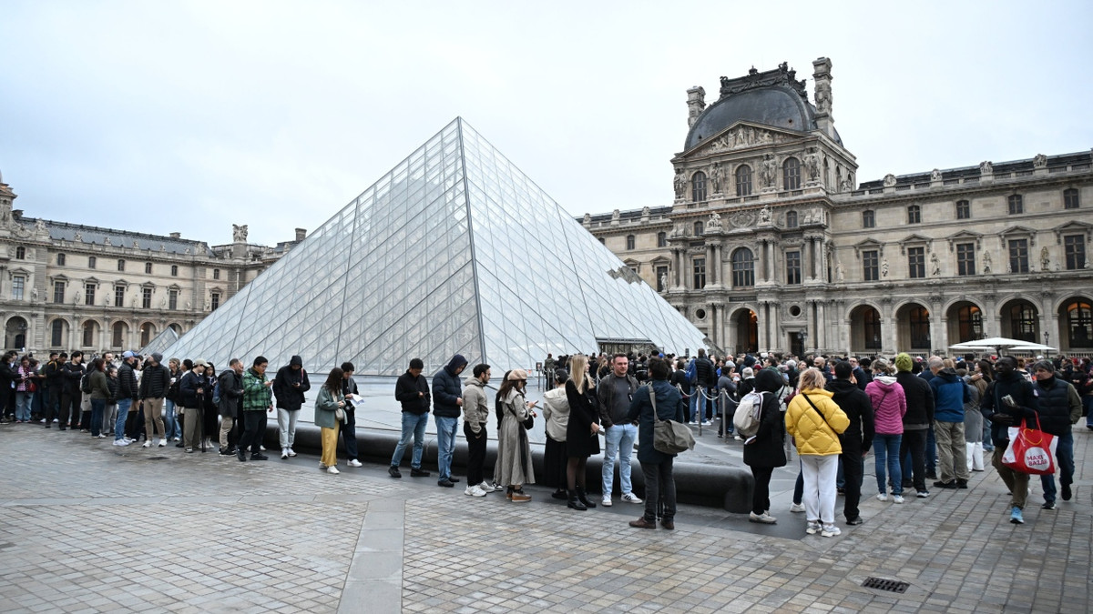 Die französische Staatsanwaltschaft schätz den Schaden des Diebstahls im Louvre auf 88 Millionen Euro. - AP