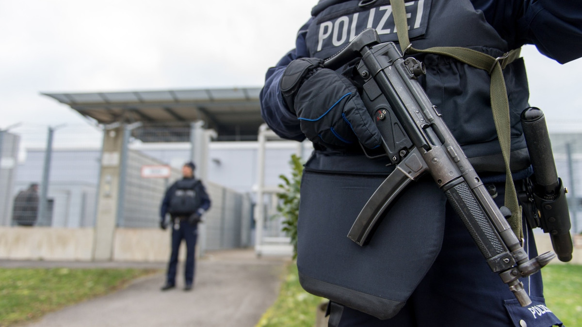 Nordrhein-Westfalen: Bereitschaft zum Terroranschlag: Zwanzigjähriger verurteilt