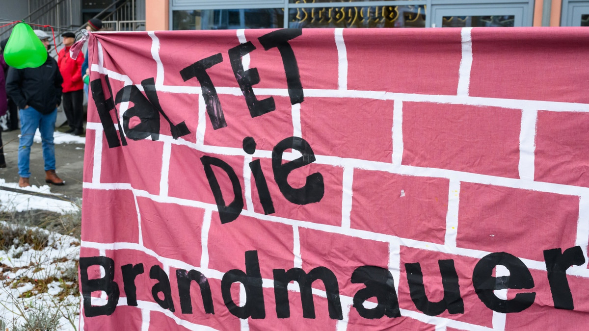 CDU und SPD: Wie lang halten Brandmauern? CDU und SPD: Wie lang halten Brandmauern?