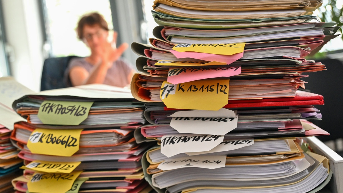 Hoher Bürokratieaufwand zwingt Unternehmen zum Personalaufbau. - dpa