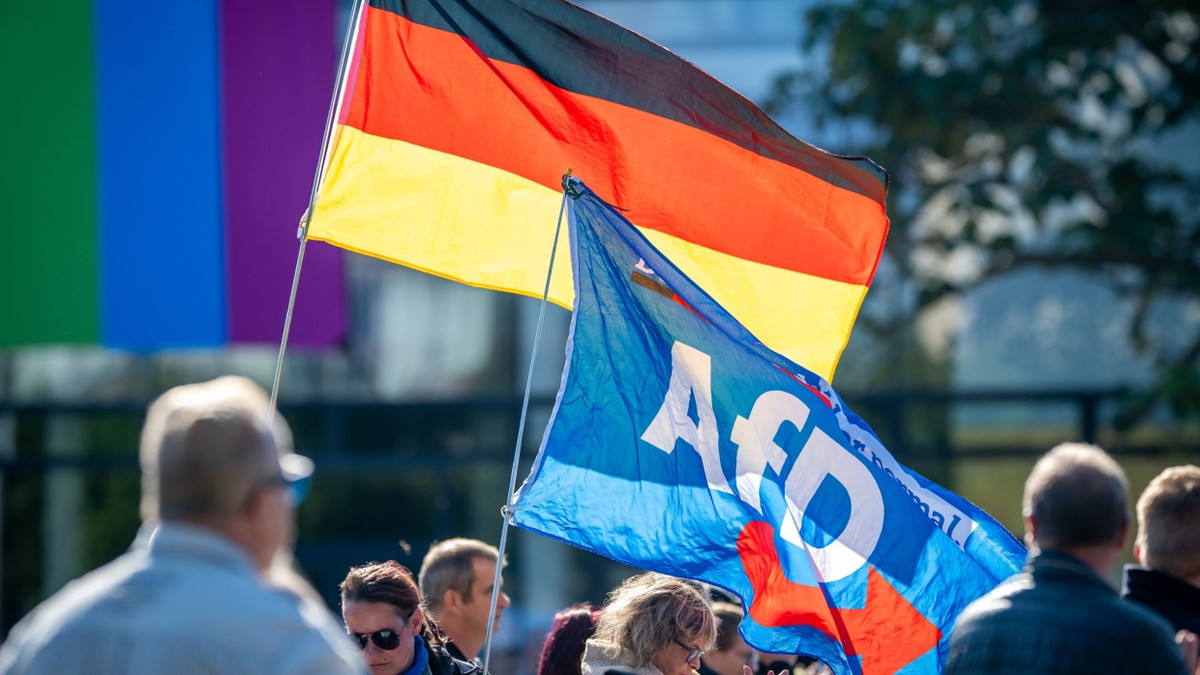 Eine AfD-Veranstaltung in Erfurt am Tag der Deutschen Einheit - dpa