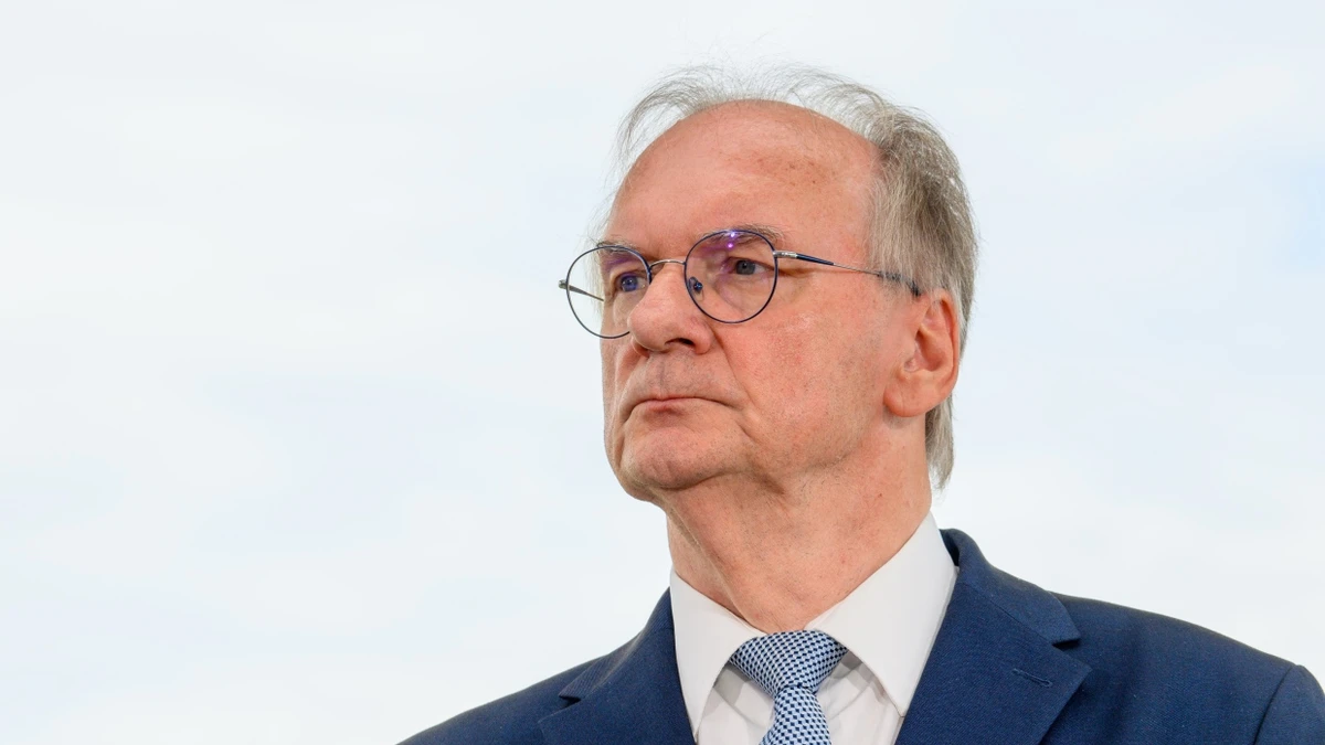 Brandmauer in Person: Sachsen-Anhalts Ministerpräsident Reiner Haseloff (CDU) - dpa