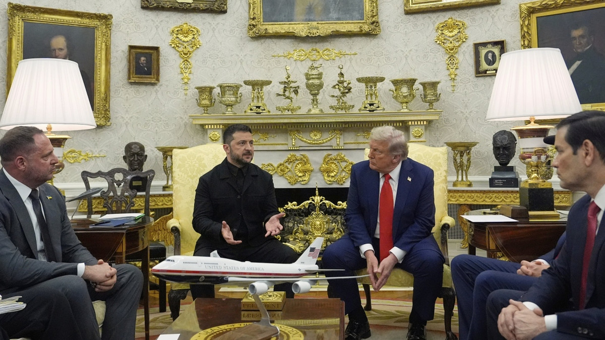 US-Präsident Donald Trump un der ukrainische Präsident Wolodymyr Selenskyj (l.) im August 2025 - dpa
