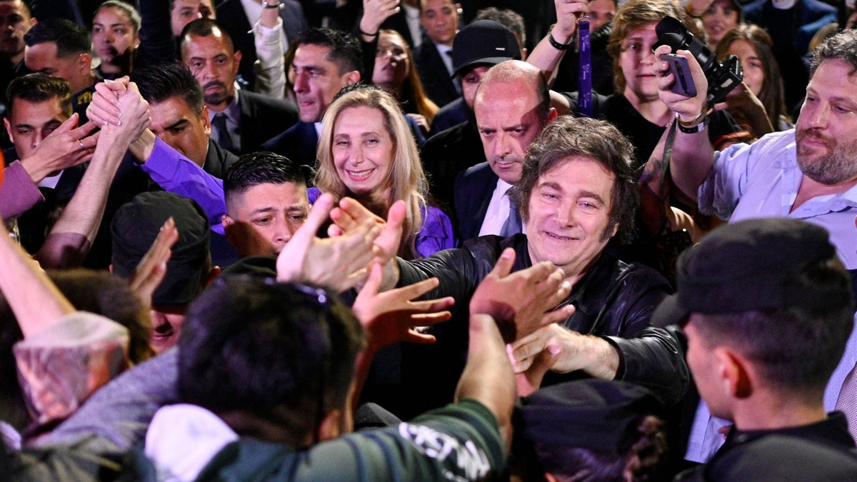 Javier Milei am Wahlabend neben seiner Schwester Karina, der Generalsekretärin seiner Präsidentschaft - AFP