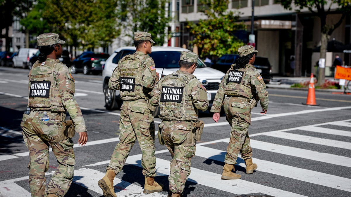 Liveblog USA unter Trump: Pentagon will schnelle Eingreiftruppen für Unruhen im Inland bilden Liveblog USA unter Trump: Pentagon will schnelle Eingreiftruppen für Unruhen im Inland bilden