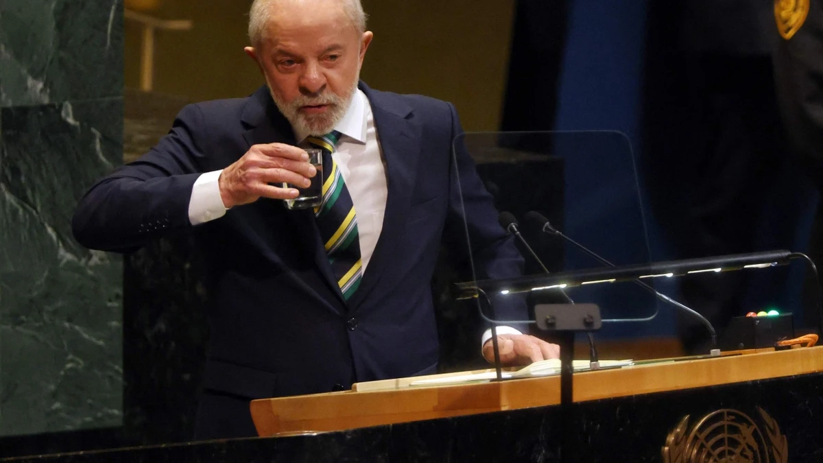 Erstmal ein Wasser: Luiz Inácio Lula da Silva unterbrach seine Rede mehrfach zum Trinken - AFP