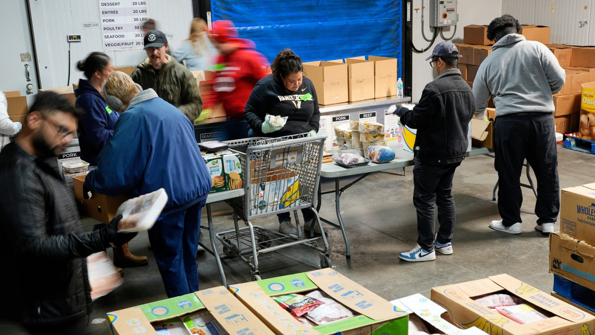 Liveblog USA unter Trump: US-Regierung ordnet Kürzung von Lebensmittelhilfen an Liveblog USA unter Trump: US-Regierung ordnet Kürzung von Lebensmittelhilfen an