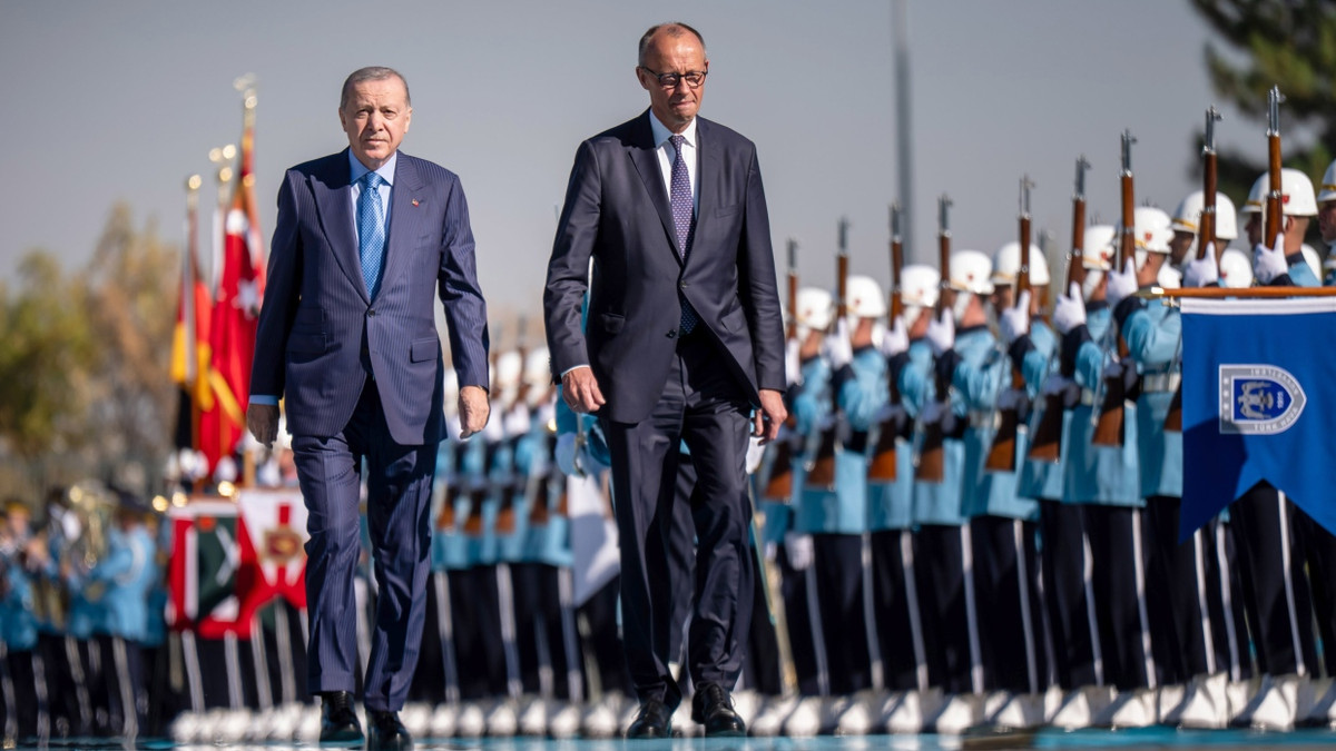 Der Kanzler in Ankara: An Erdoğan führt kein Weg vorbei