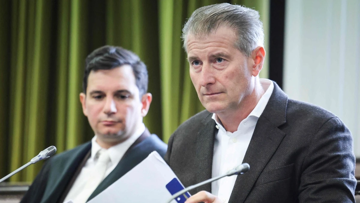 Stephan Hensel (rechts) hat seine Aussage am Montag fortgesetzt. - AFP