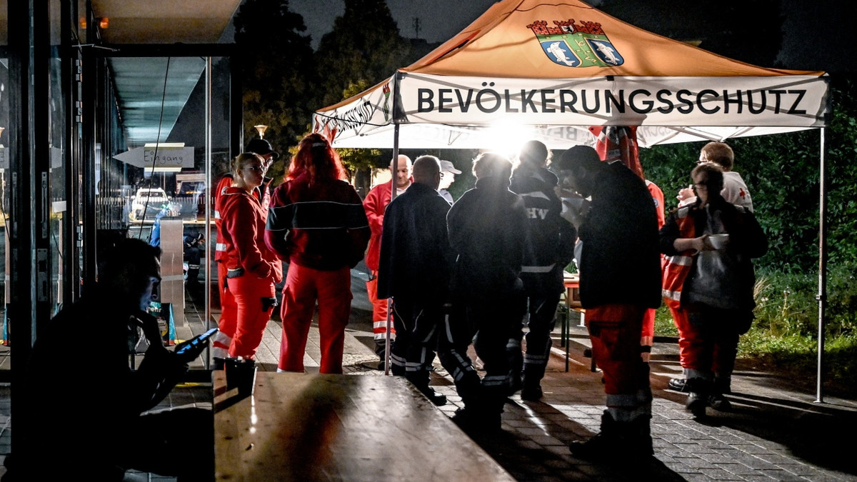 Rotes Kreuz und Technisches Hilfswerk - dpa