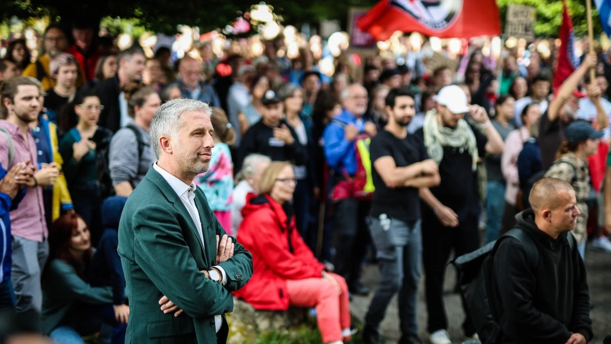 Debatte mit AfD-Kandidat: Störer verzögern Beginn des Streitgesprächs zwischen Palmer und Frohnmaier